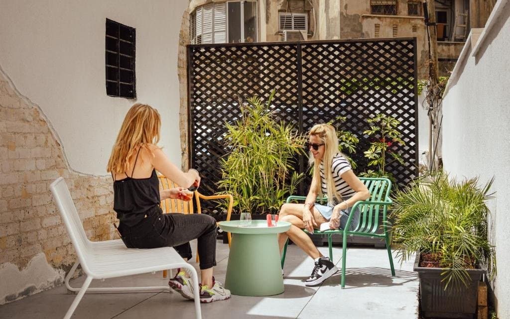 קולורבוקס - מלונות לוגאין