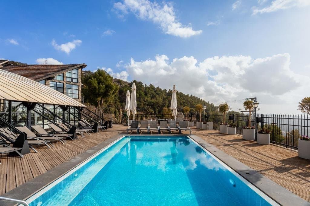Jacob Neve Ativ Hotel